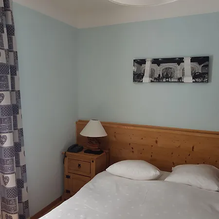 Hotel De 2*