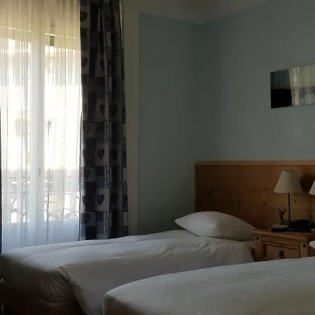 De Hotel 2*