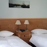 De Hotel 2*